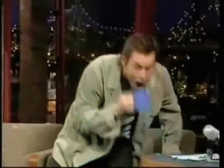 Jim Carrey a celebrar como o Moço fez quando soube que ia ver o jogo.