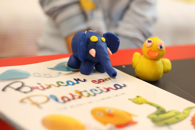 booksmile + 20 20 editora + plasticina + brincar em casa + brincar com plasticina + crias animais com plasticina + livros para crianças + actividades para fazer em casa + trabalhos manuais + como criar figuras em plasticina
