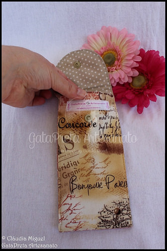 Capa de livros, carteira e estojo 