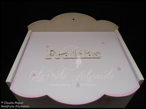 Fraldário, caixa de medicamentos, cesta, caixa para toalhitas e moldura 