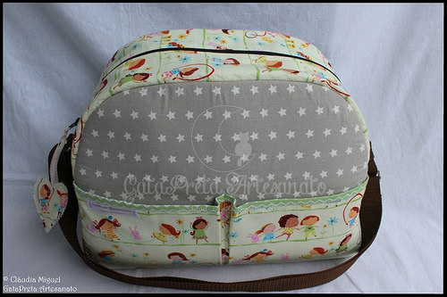 Mala de maternidade e muda-fraldas 