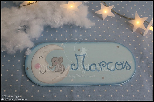 Fraldário, caixa de recordações de bebé e placa porta 