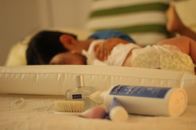 irmãos + família + fim do dia com filhos + hora do banho + uriage + diferença de idades entre os filhos + relação entre irmão