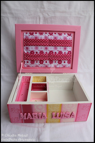 Caixa para ganchinhos e régua crescimento 