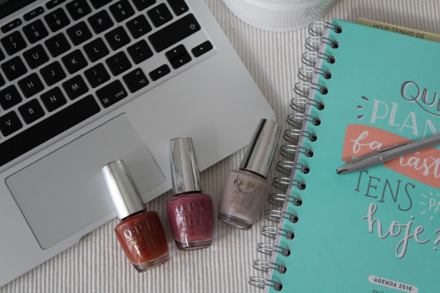 unhas pintadas no parto + verniz esmalte + OPI + perfumes e companhia + mulher + manicure