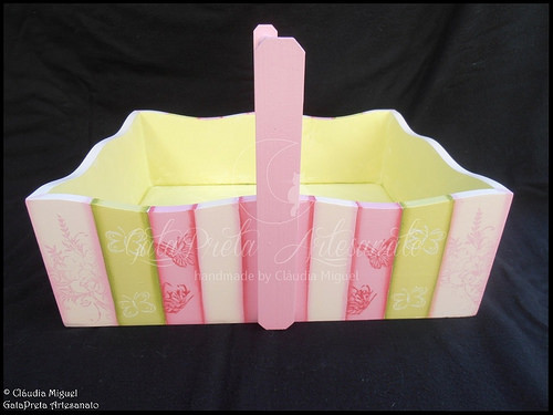 Fraldário, cesta, caixa de recordações de bebé e caixa para ganchinhos 