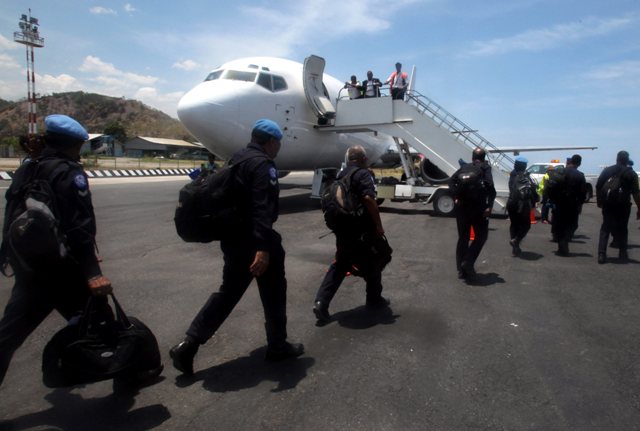 Malaysian UN peacekeeping force leaving East Timor