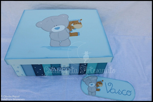 Caixa ampla e placa de porta 