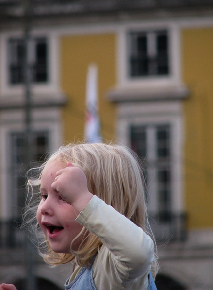 não os obriguem a ir para a rua gritar