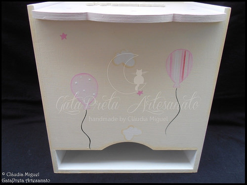 Fraldário, caixa de medicamentos, cesta, caixa para toalhitas e moldura 