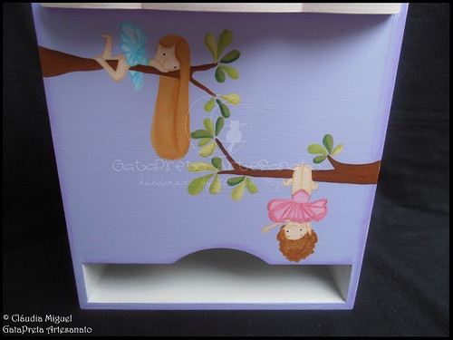 Fraldário, cesta, caixa cúbica, moldura e placa de porta 