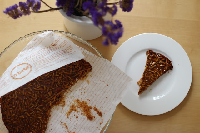 a tarte + tarte de amêndoa + a melhor tarte de amêndoa do país + passatempos + natal + flores + sobremesa