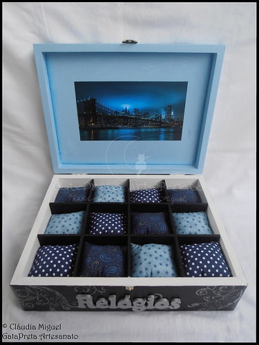 Caixa para 12 relógios 