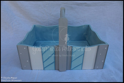 Cesta e caixa de toalhitas 