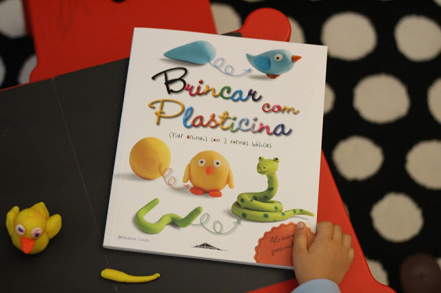 booksmile + 20 20 editora + plasticina + brincar em casa + brincar com plasticina + crias animais com plasticina + livros para crianças + actividades para fazer em casa + trabalhos manuais + como criar figuras em plasticina