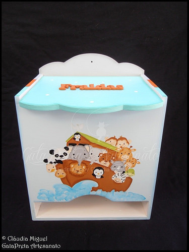 Fraldário, cesta, caixinha cúbica e régua de crescimento 