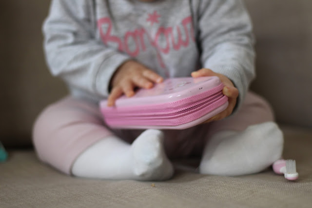 os primeiros dentes + escova de dentes para bebé + chicco portugal +  dicas para primeiros dentes