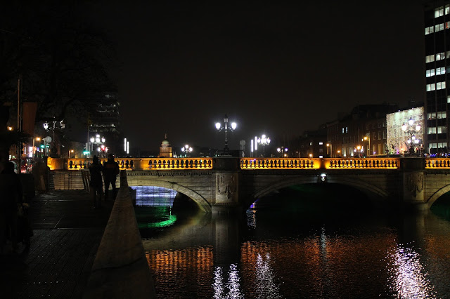 bachelor walk + pontes de dublin + passeio dos solteiros + dublin à noite + rio liffey + dublin + irlanda + visitar dublin + viajar com crianças