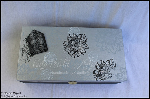 Caixa para 12 relógios e caixa de bijuterias 