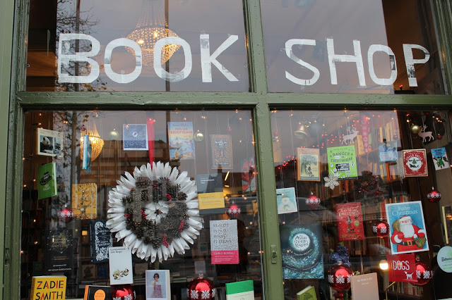 rio liffey + passeio dos solteiros ´bachelor walk + dublin + irlanda + cortefiel + look de inverno + visitar dublin + book shop + viajar com crianças