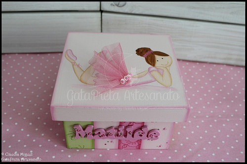 Caixa de medicamentos e moldura 