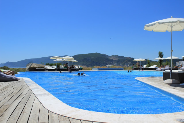 tróia beach club + amêijoas à bulhão pato + piscina + península de tróia + tróia resort + beach houses tróia resort +  férias em família + aqualuz hotel + viajar em família + férias perto de lisboa + praia + tróia-bico de lulas + escapadinha em família + hóteis bons para famílias 