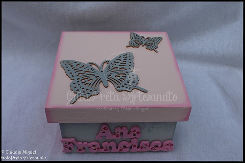 Cesta e caixa de recordações de bebé 