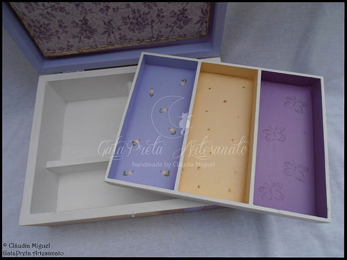 Caixa para 12 relógios e caixa de maquilhagem 