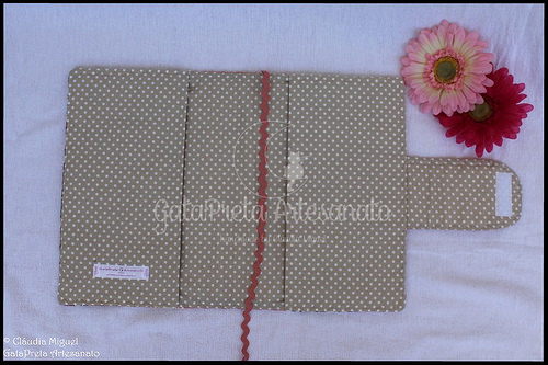 Capa de livros, carteira e estojo 