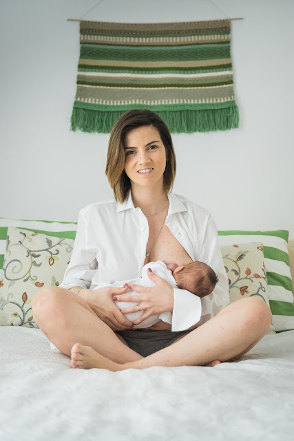 amamentação + mãe e filha + fotografia de recém-nascido + dar de mamar + lovetography + maternidade