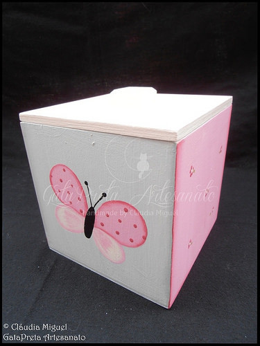 Fraldário, cesta, moldura, placa de porta e caixa cúbica 