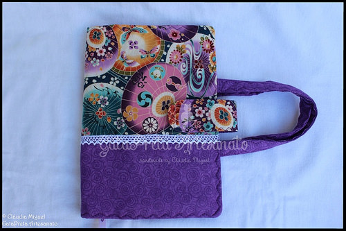 Capa de livros com pegas 