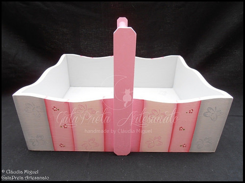 Fraldário, cesta, moldura, placa de porta e caixa cúbica 