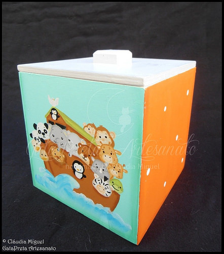 Fraldário, cesta, caixinha cúbica e régua de crescimento 