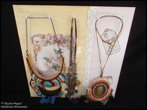 Quadro para colares e caixa bijuteria 