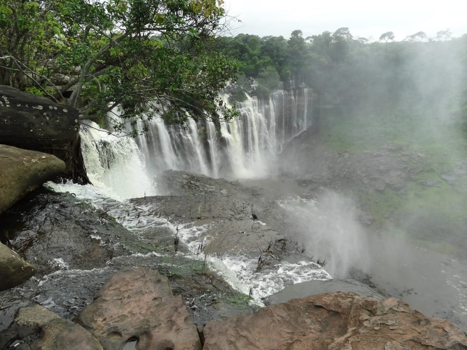Pedras Negras/Quedas de Kalandula