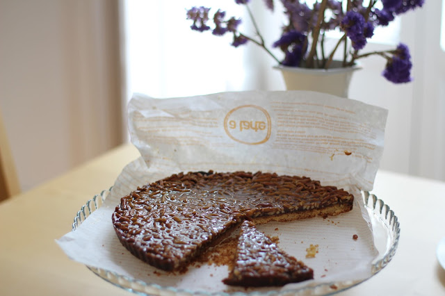 a tarte + tarte de amêndoa + a tarte lisboa + a melhor tarte de amêndoa do país + a melhor tarte de amêndoa