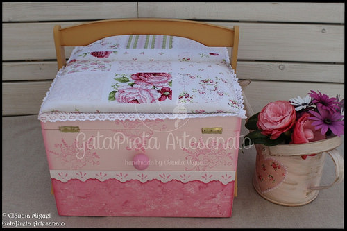 Caixa para maquilhagem e manicure 