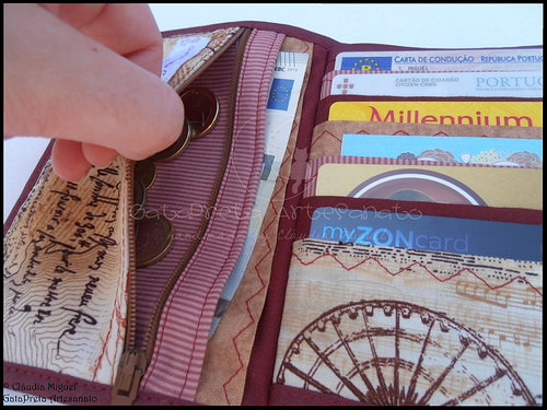 Carteira para 25 cartões, notas e moedas 