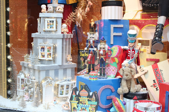 dublin + grafton street + decorações de natal + vitrine + lojas + shopping