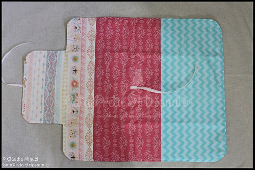 Necéssaire, muda-fraldas e prendedor de chupeta 