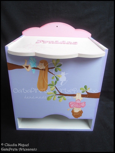 Fraldário, cesta, caixa cúbica, moldura e placa de porta 