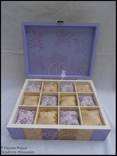 Caixa para 12 relógios e caixa de maquilhagem 