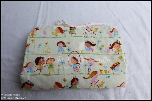 Mala de maternidade e muda-fraldas 