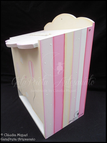 Fraldário, caixa de medicamentos, cesta, caixa para toalhitas e moldura 