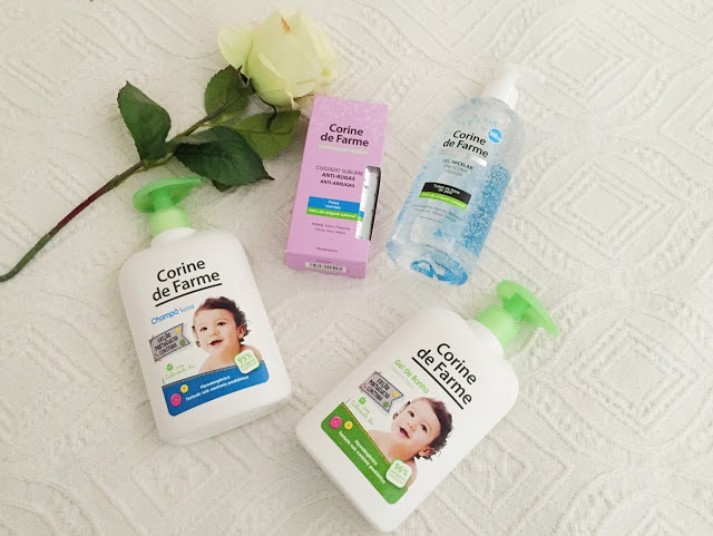 Produtos de higiene e de beleza da Corine de Farme para as mães e para os filhos. Gel de banho e champô suave da linha infantil e o creme de rosto anti-rugas e o gel micelar para as mamãs.