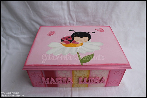 Caixa para ganchinhos e régua crescimento 