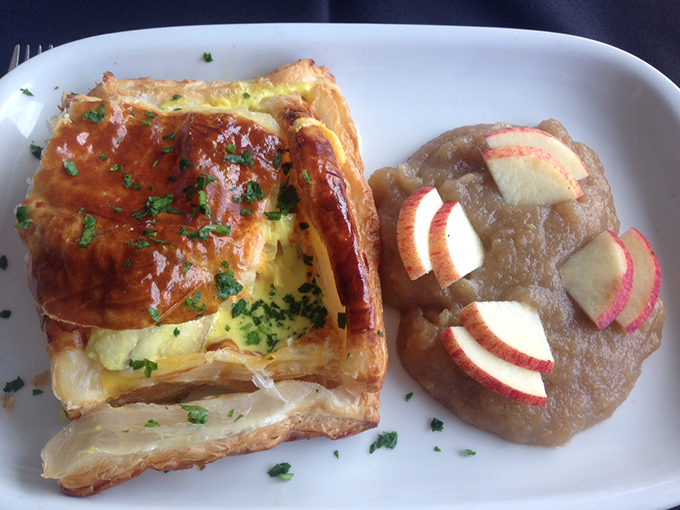 folhado-de-cherne-com-pure-de-maca