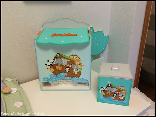 Fraldário, cesta, caixinha cúbica e régua de crescimento 