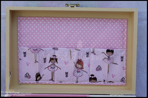 Caixa de medicamentos e moldura 